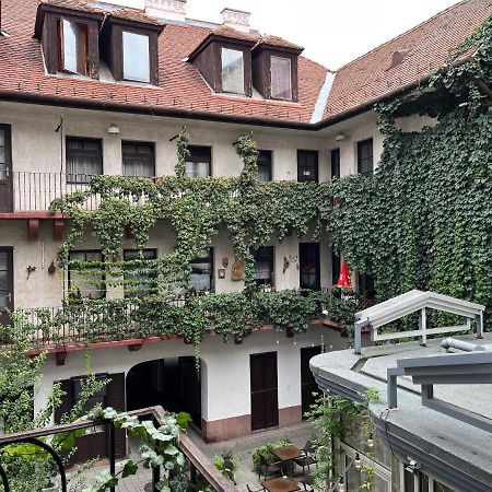 Wiener Garden Gyor Exterior photo