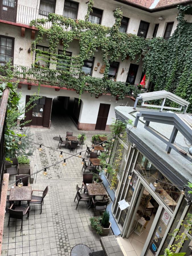 Wiener Garden Gyor Exterior photo
