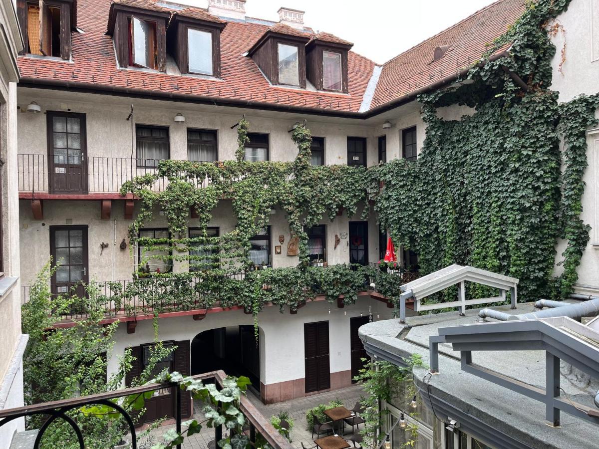 Wiener Garden Gyor Exterior photo